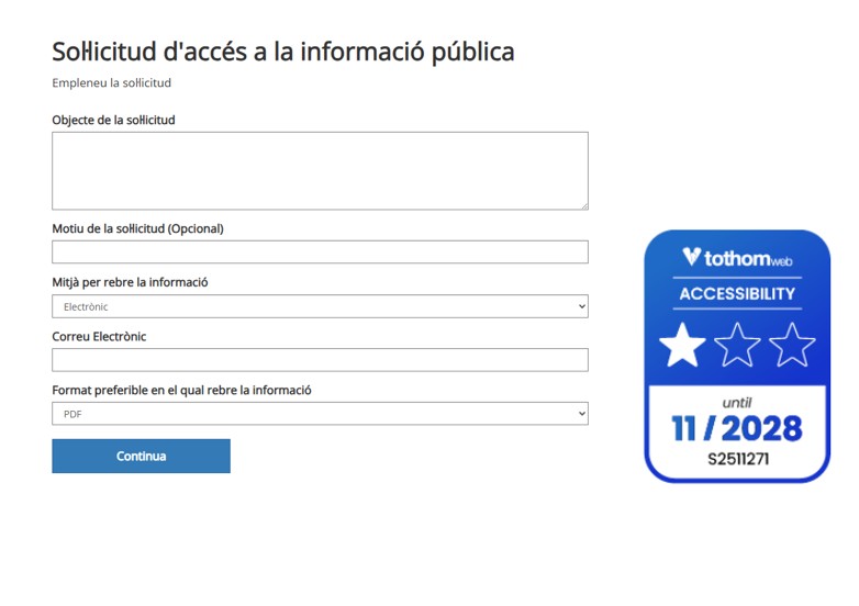 Imatge que mostra un formulari de tramitació, i al costat es veu una imatge del segell d'accessibilitat obtingut