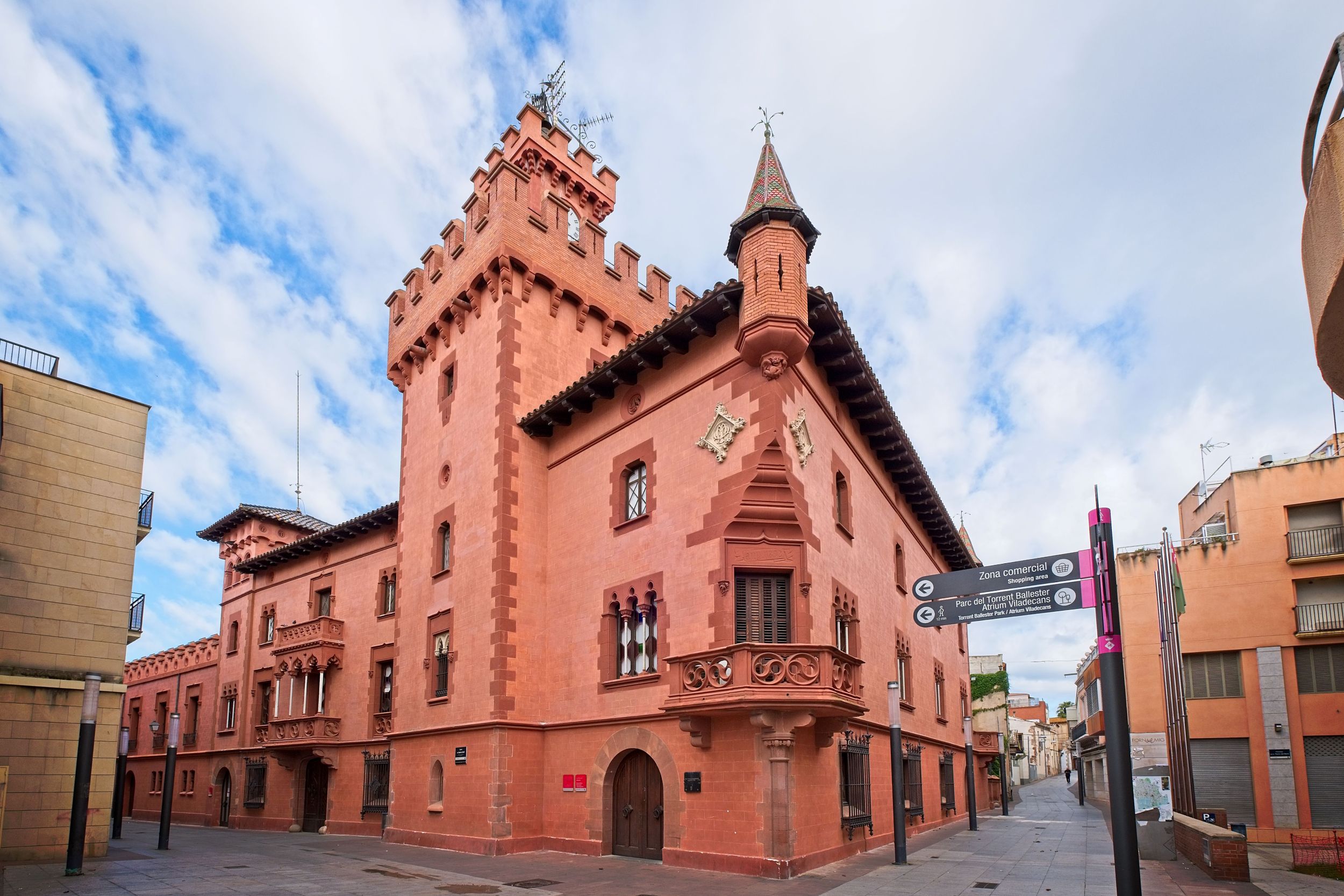 Façana de l'Ajuntament de Viladecans